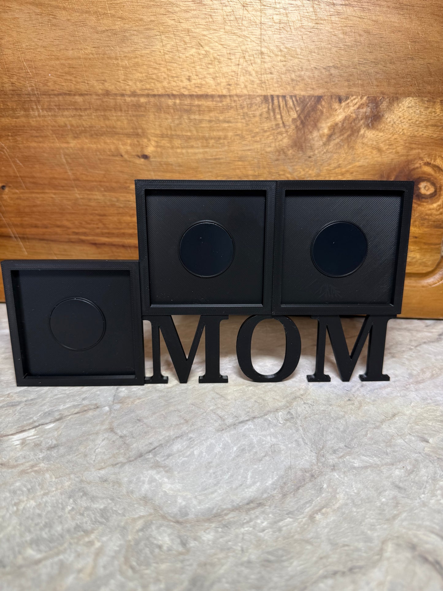 "Mom" Magnetic Frame
